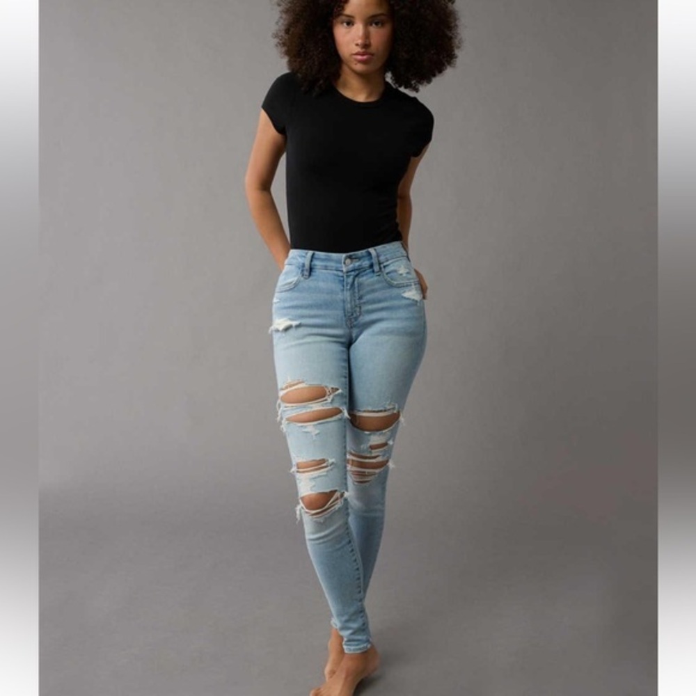 American Eagle Outfitters Light Wash Ripped Skinny Jeans
